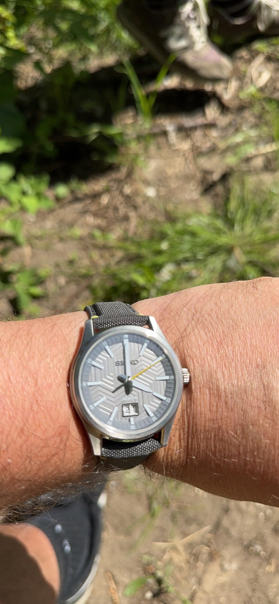 Solide Uhr, kleine Macke beim Band