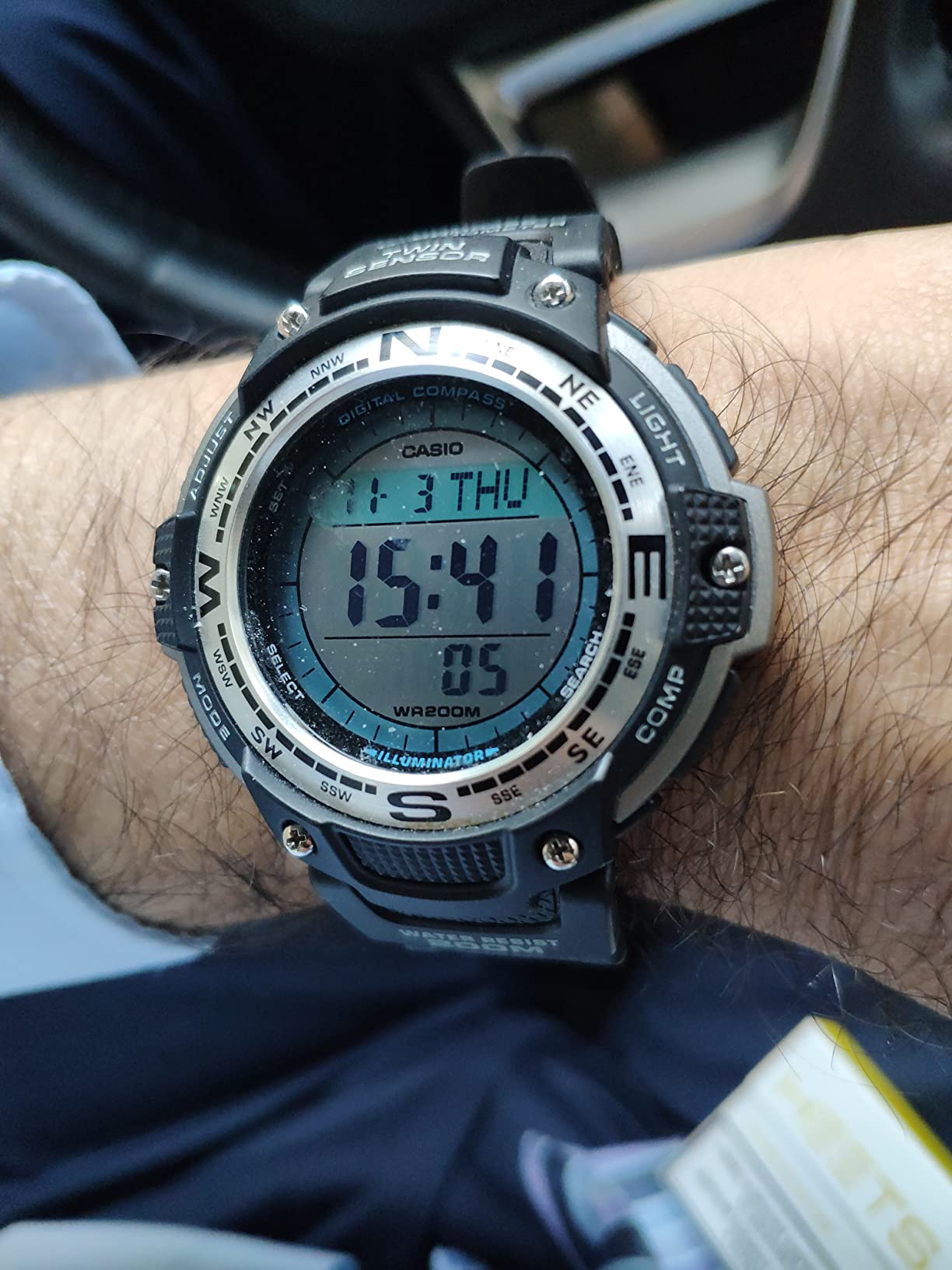 Outdoor-Uhr mit vielen Funktionen