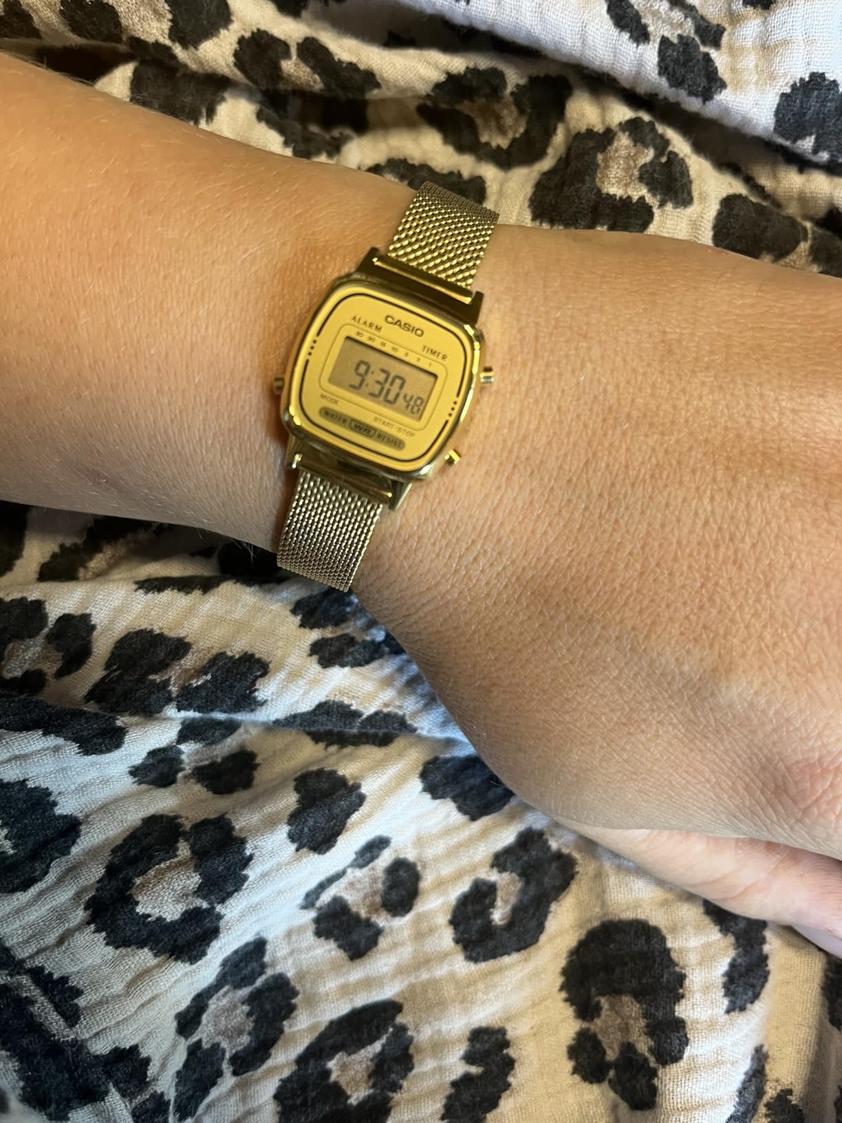 Schöne Uhr für den Preis