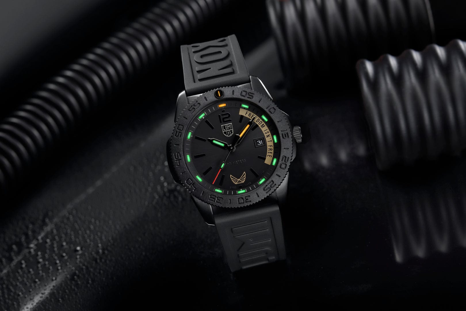 luminox-volition-america-freedom-isn-t-free-taucheruhr-44-mm image 7