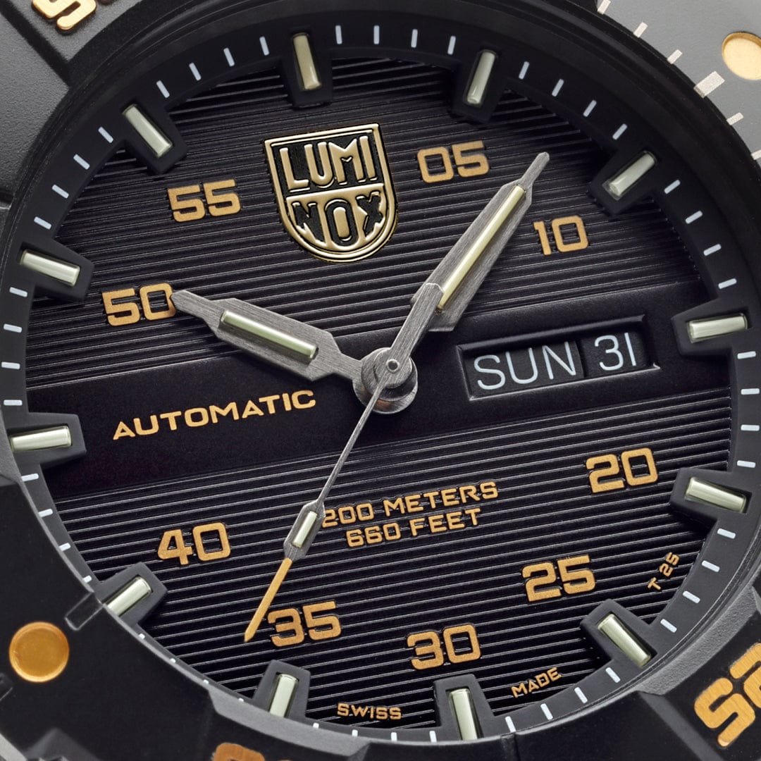 luminox-master-carbon-seal-automatic-herrenuhr-45-mm-gold image 5