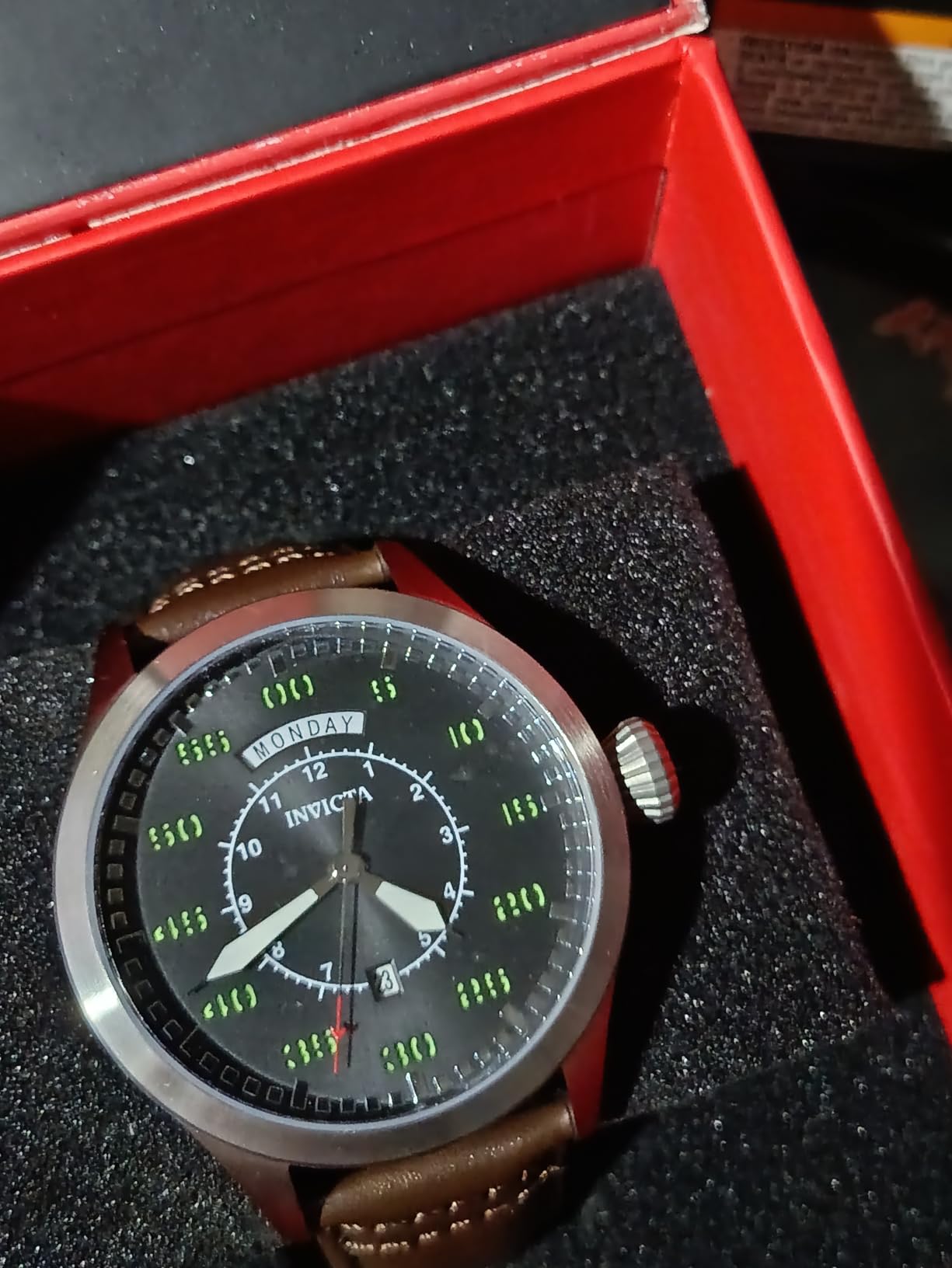 Schöne Uhr für jeden Tag