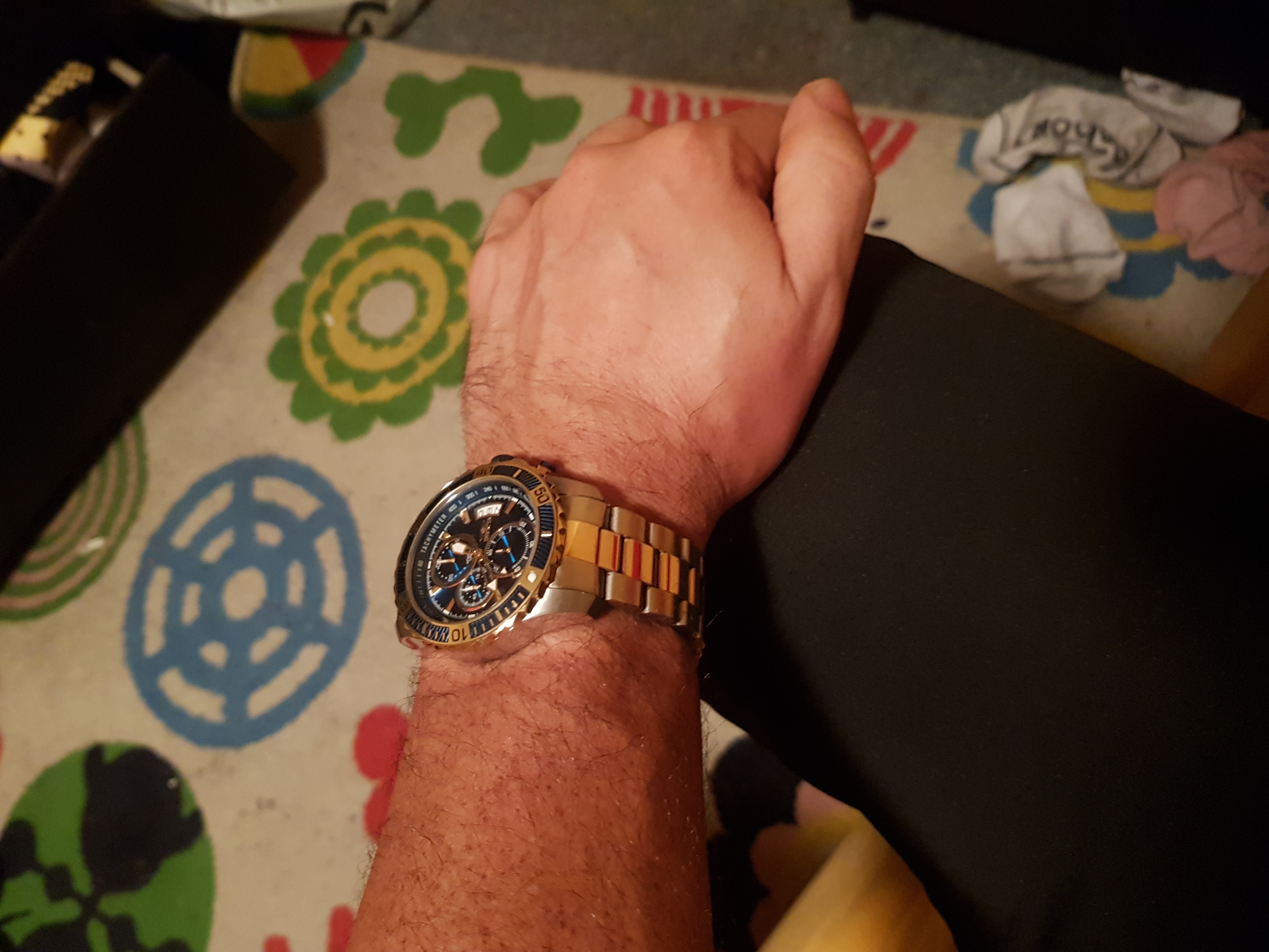 Schwere, wertige Uhr