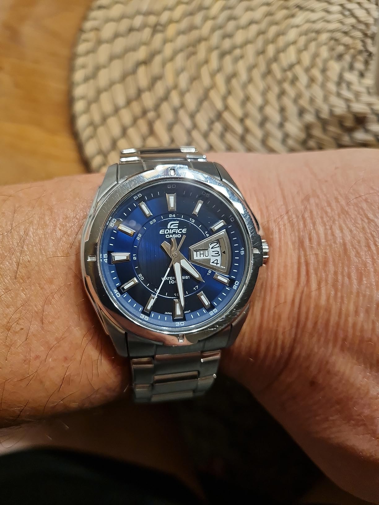 Schöne Uhr, aber groß
