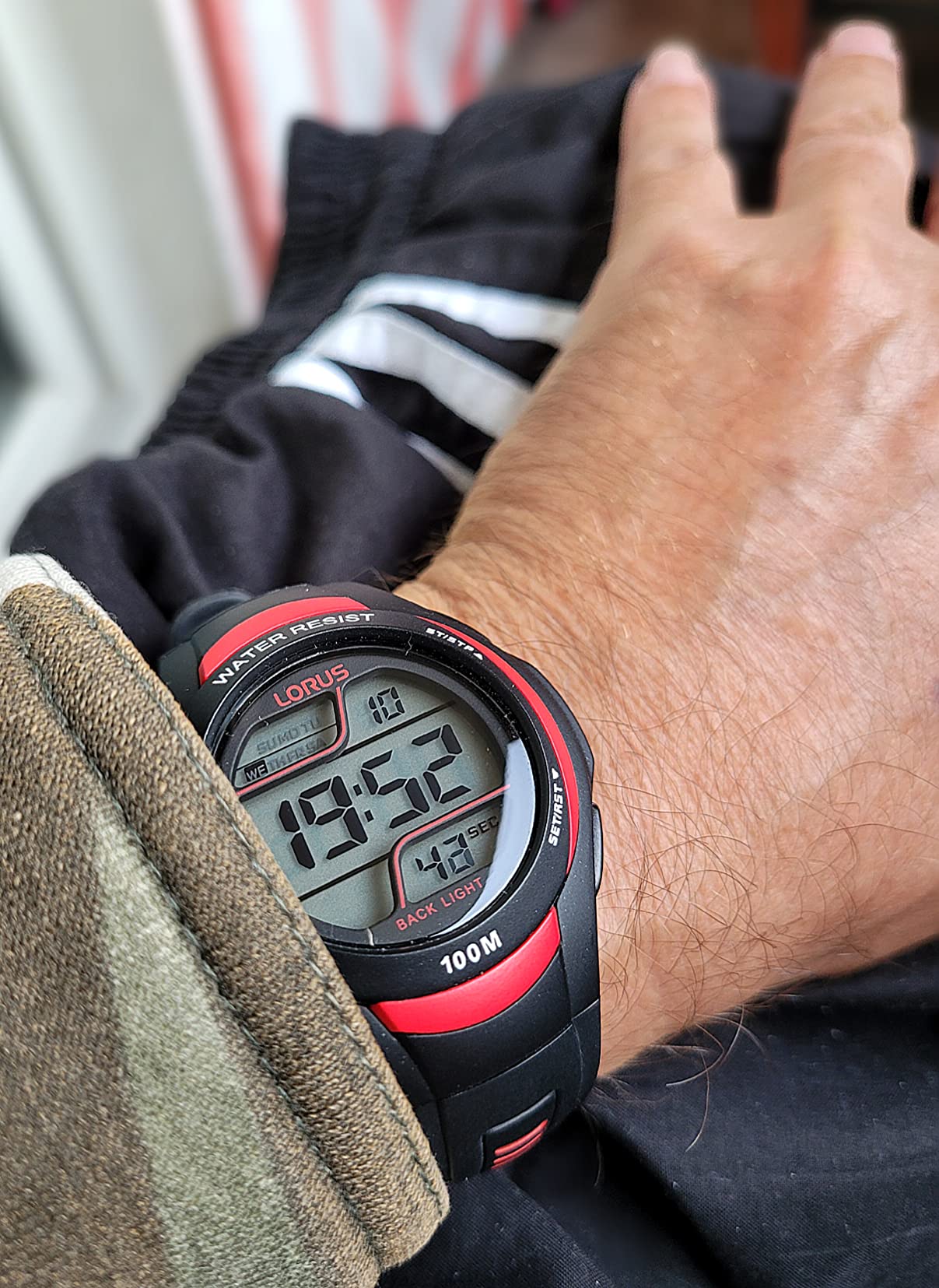 Schöne Uhr, guter Preis