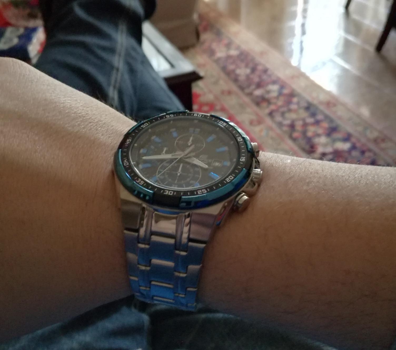 Gute Uhr mit kleinen Macken
