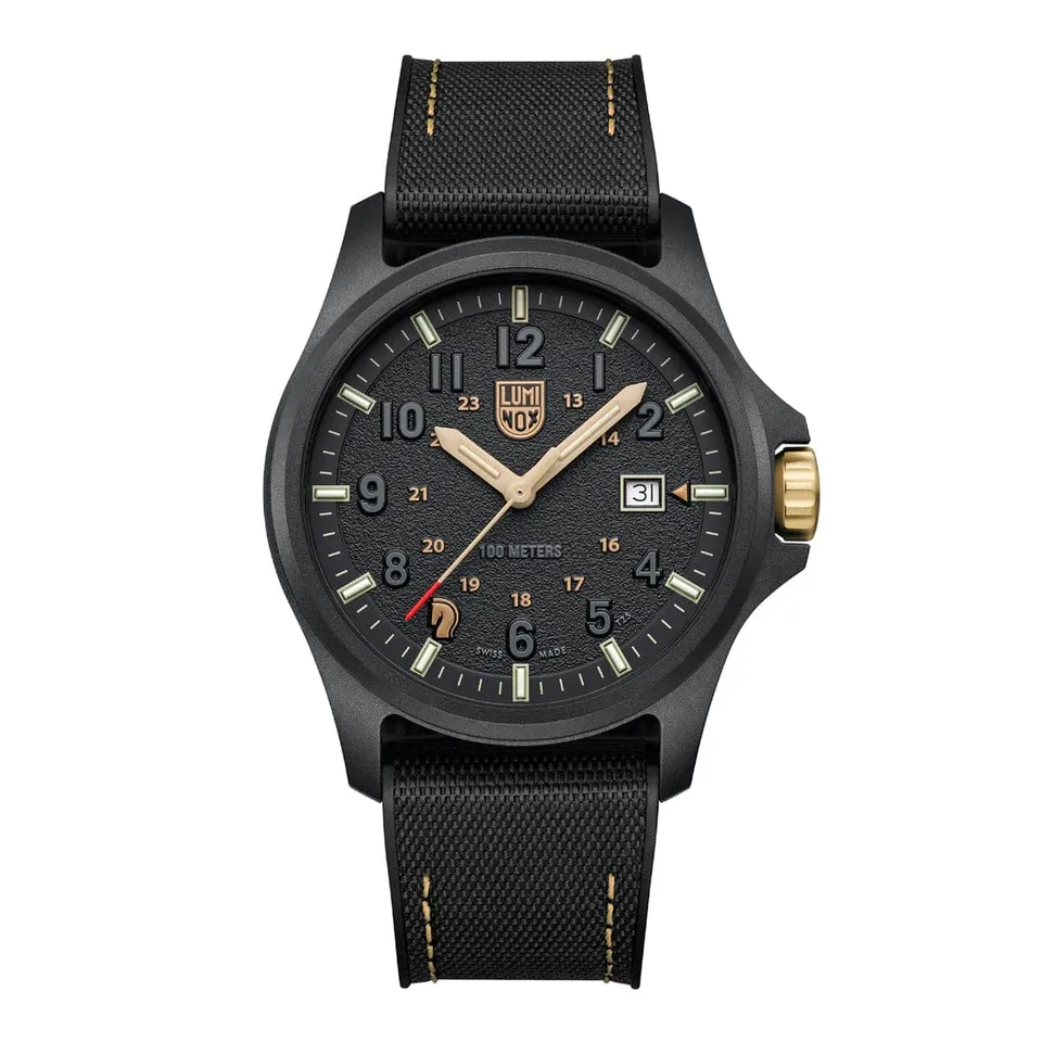 luminox-atacama-field-43-mm-felduhr-year-of-horse-limited-edition image 1