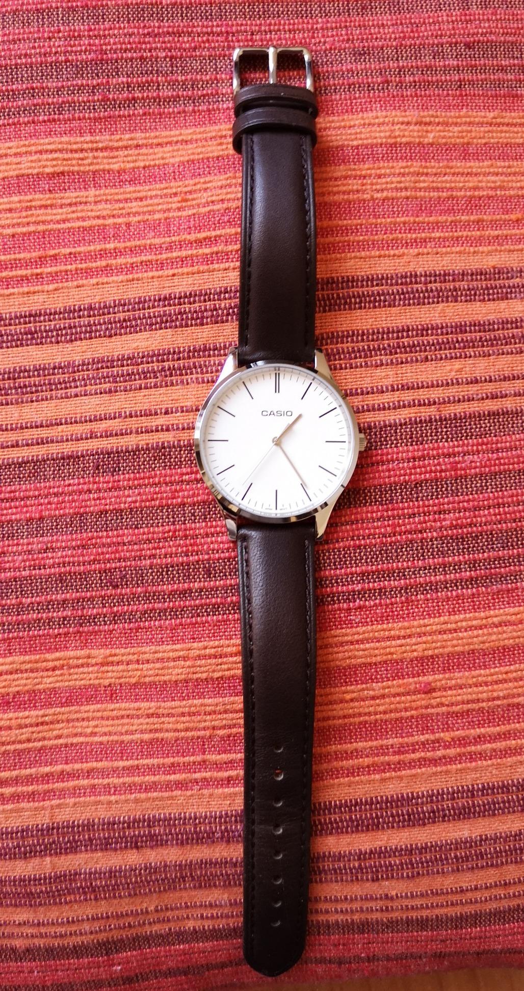 Schöne Uhr, Band gewöhnungsbedürftig