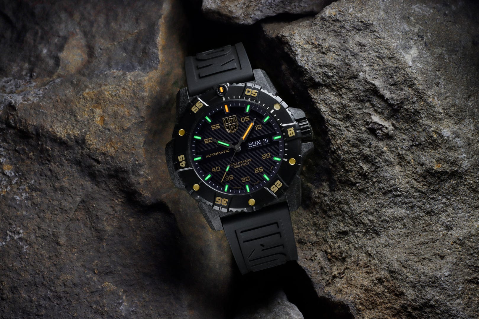 luminox-master-carbon-seal-automatic-herrenuhr-45-mm-gold image 8
