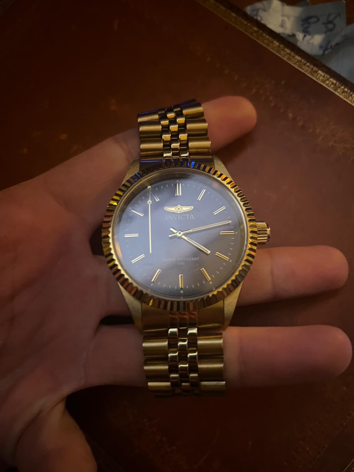 Schöne Uhr für jeden Tag