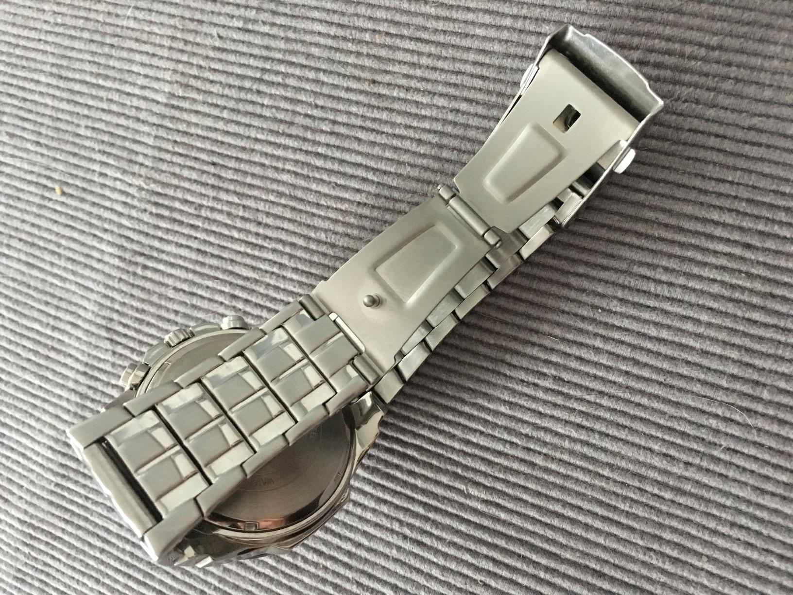 Schön, aber Armband kratzt